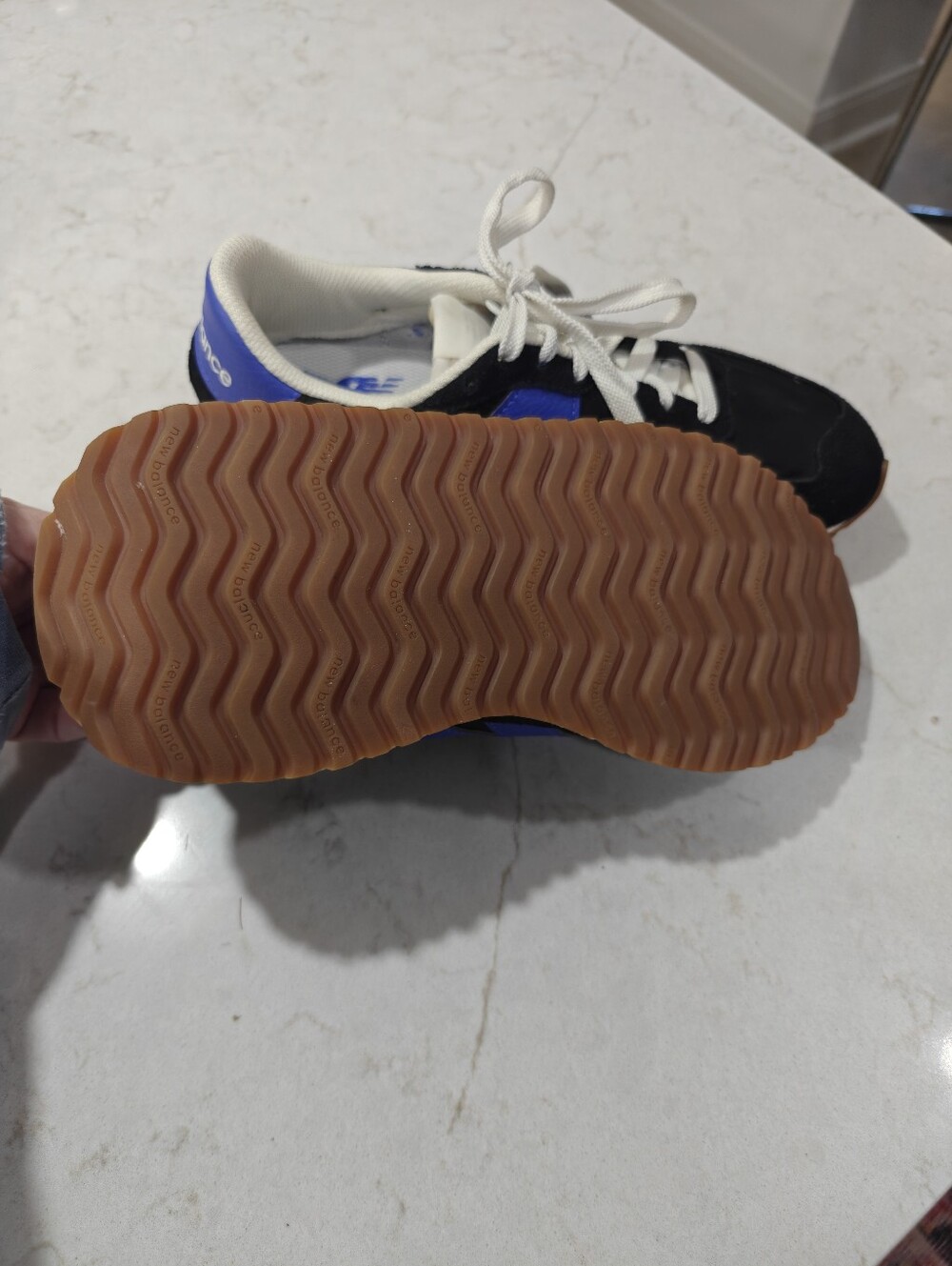 NEW || NEW BALANCE || Size 8 - Picture 2 of 3